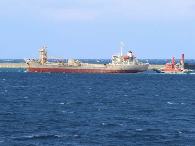 糸魚川の日本海に浮かぶ船