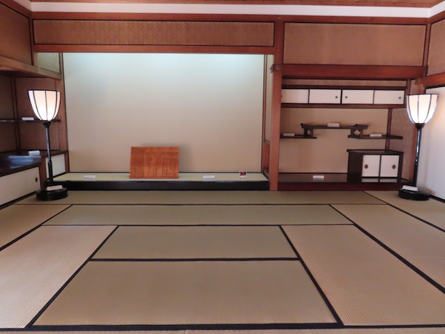 旧前田家本邸和館の御客間にある鳥居棚