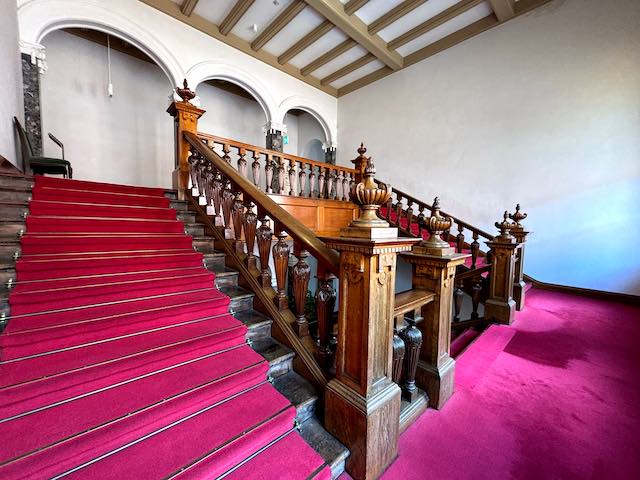 文翔館の大階段