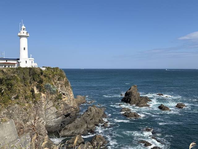 八幡さん公園から見る大王埼灯台