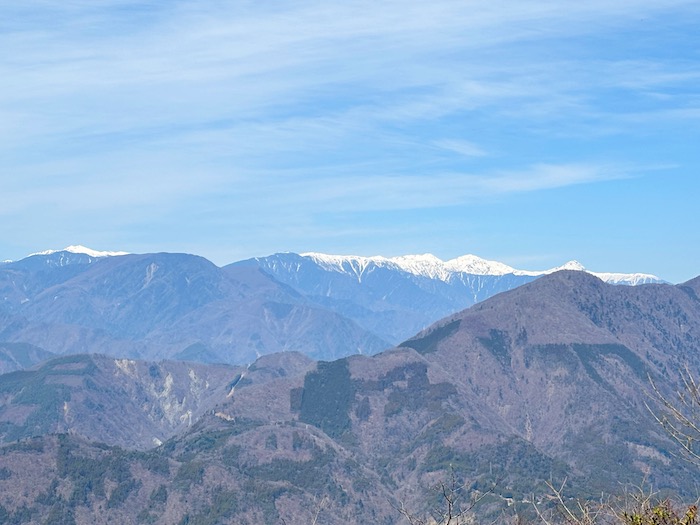身延山山頂の北側展望台からの南アルプス
