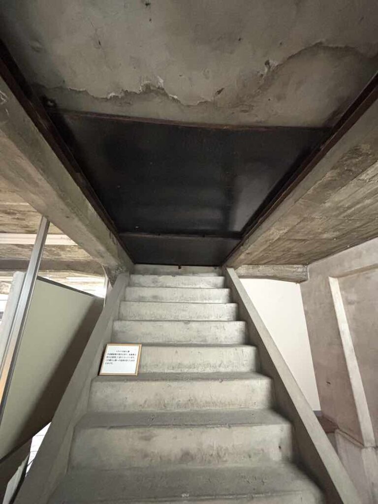 常田館製糸場のスライド式耐火扉