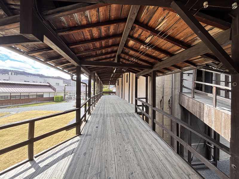 常田館製糸場のスロープになった通路