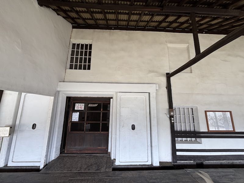 常田館製糸場の3階繭倉庫の入口扉