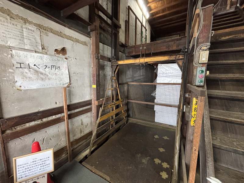 常田館製糸場の５階繭倉庫のエレベーター