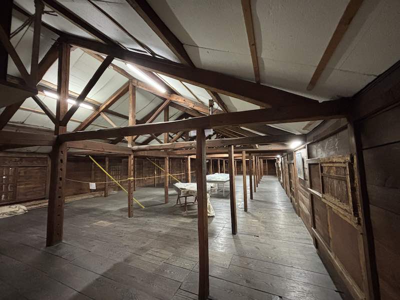 常田館製糸場の５階繭倉庫の内部