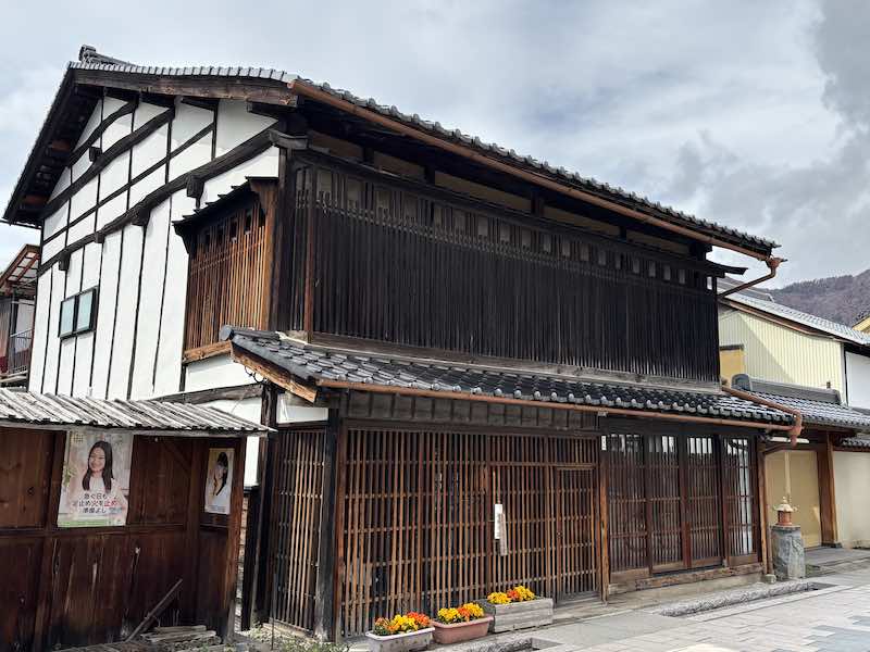 親付き切子格子が見られる柳町の建物