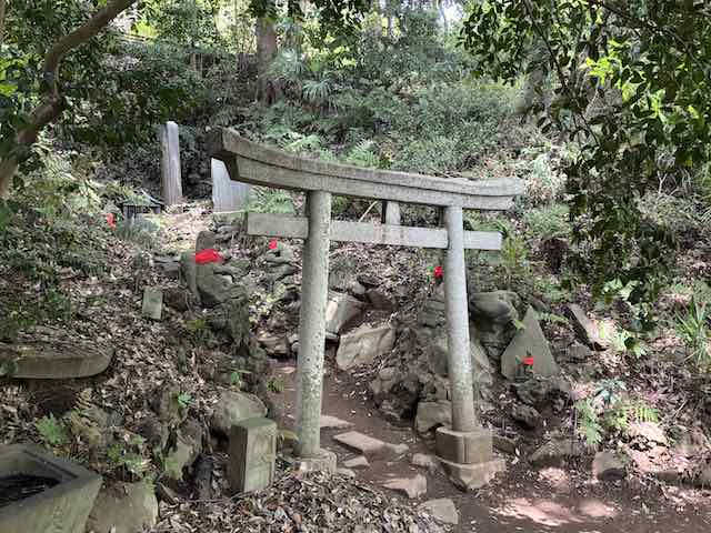 小石川植物園内にある、次郎稲荷