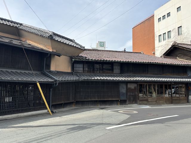 ござ九・森九商店が並ぶ通り