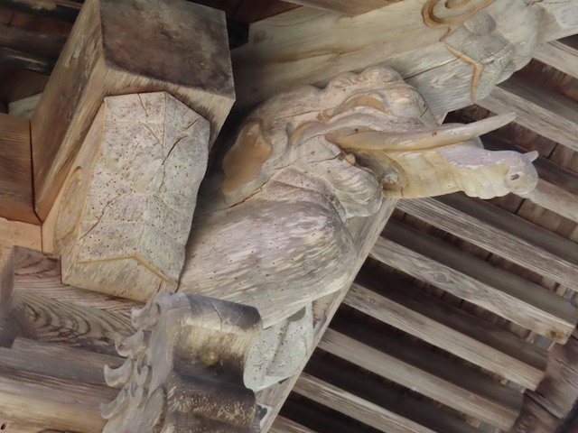 小林源太郎作の彫刻の彫刻（鐘楼）