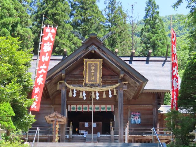 八海山尊神社の拝殿