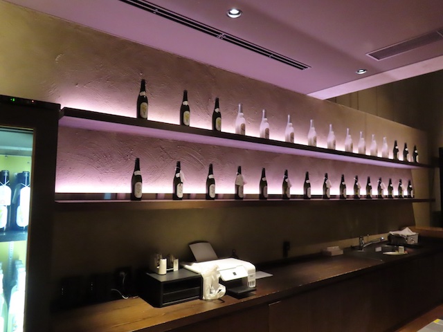 八海山の試飲カウンター
