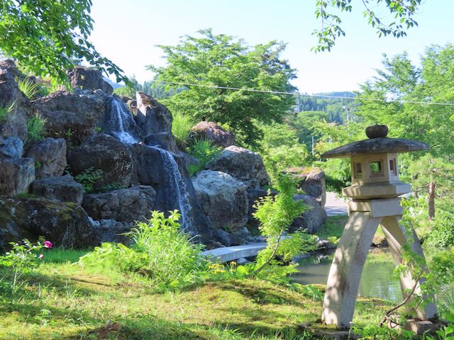 関興寺の白崖池と登龍の滝