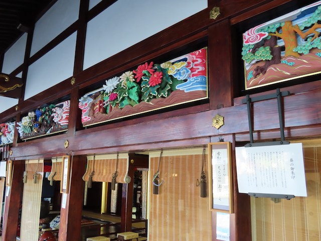 関興寺本堂にある立派な彫刻