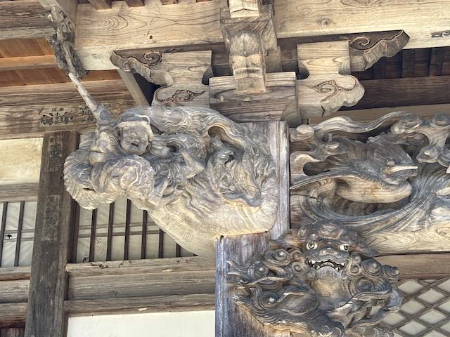 西福寺開山堂の雲蝶による左端の彫刻