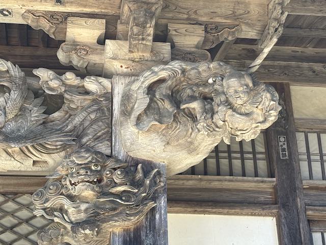 西福寺開山堂の雲蝶による右端の彫刻