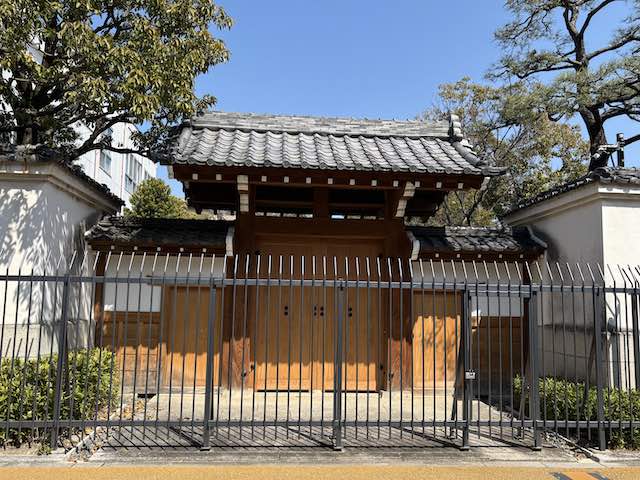 三井家発祥地の門