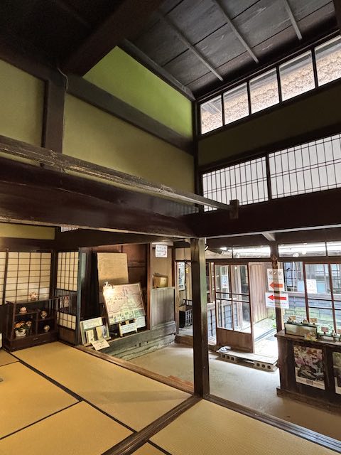 石黒家の吹き抜けと土間空間