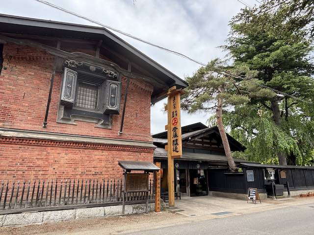 安藤醸造本店と煉瓦造りの蔵座敷