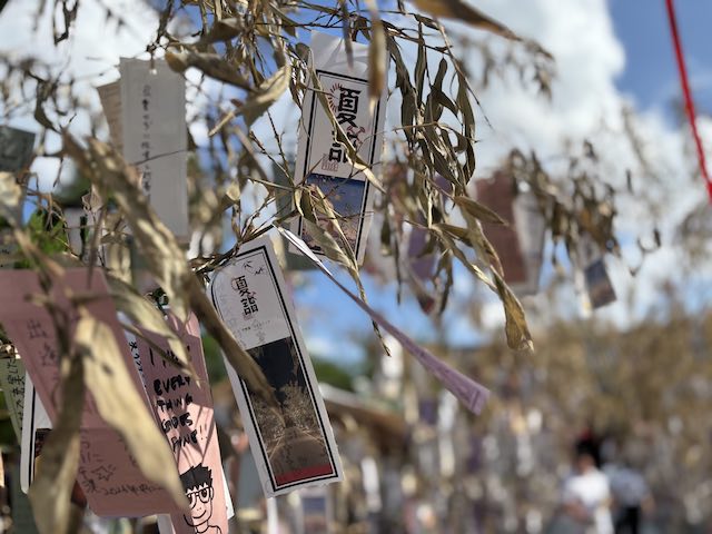 浅草神社の七夕飾りと願い事が書かれた短冊