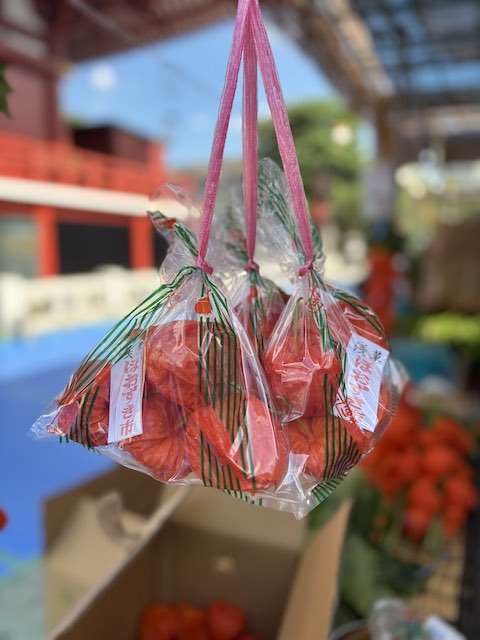 浅草寺ほおずき市で販売される袋入りの鬼灯