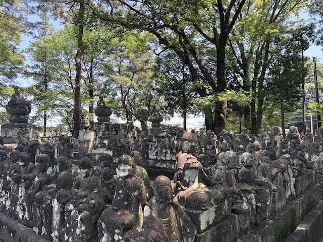 表情豊かな石像が並ぶ喜多院の五百羅漢