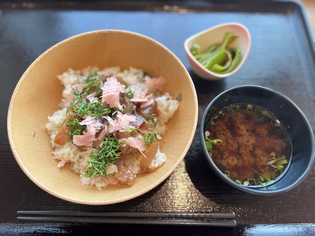 鳥羽マルシェでいただいたてこね寿司のランチ