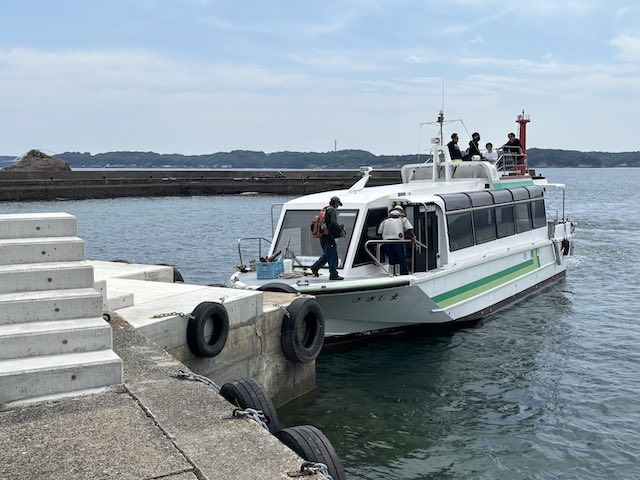 間崎島漁港の船着場