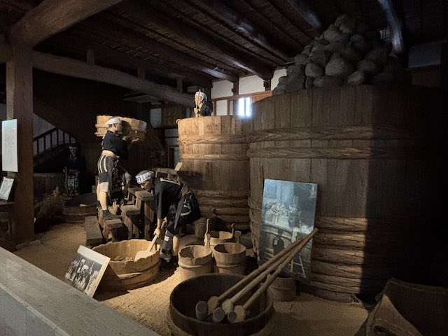 八丁味噌の製造工程を再現した展示