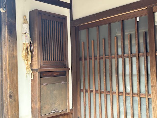 観音町の五色水引が結ばれたとうもろこし