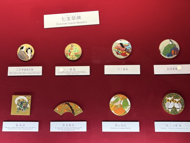 造幣局の貨幣や勲章の製造技術を生かした七宝額牌