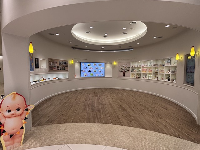 キユーピーの商品が並ぶマヨテラスの商品展示