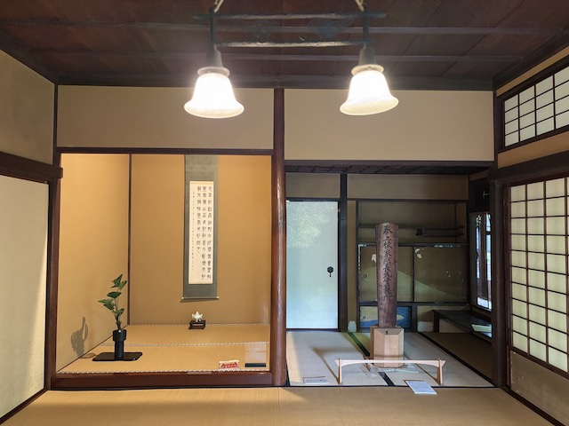 残月の間の床の間と書院、展示された棟札