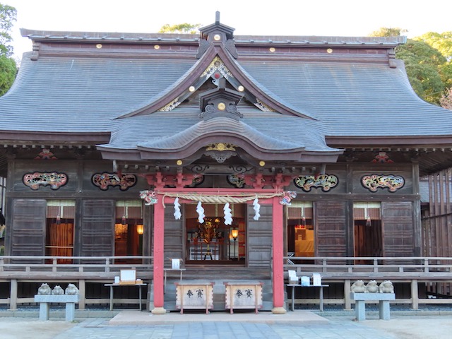 大洗磯前神社の拝殿正面と屋根の造り