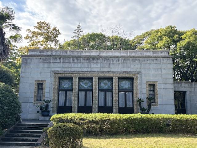 飛鳥山公園に残る青淵文庫の外観