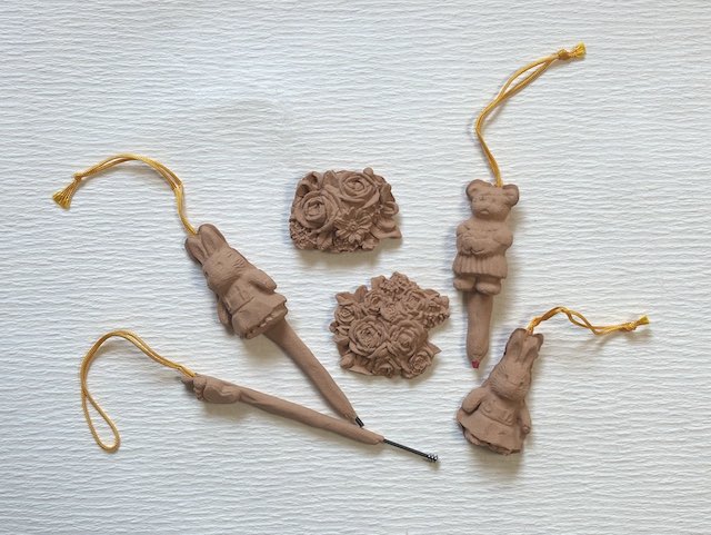 北星鉛筆の工場見学で作った木の粘土「もくねんさん」の乾燥後の作品