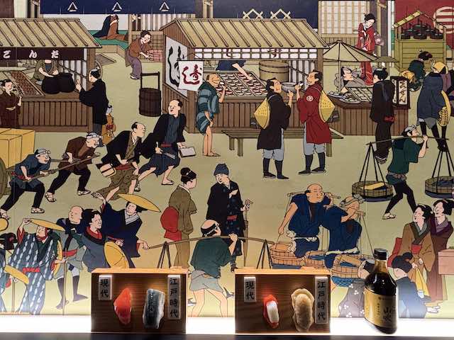 江戸の寿司屋台と赤い法被の初代中野又左衛門を描いた展示