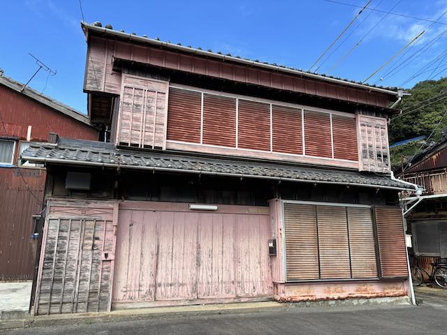 江戸川乱歩の妻の実家である坂手島の旧村万商店