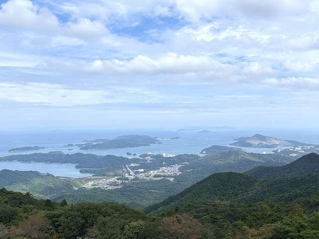 朝熊山頂展望台から見渡す鳥羽の海と答志島や神島などの島々