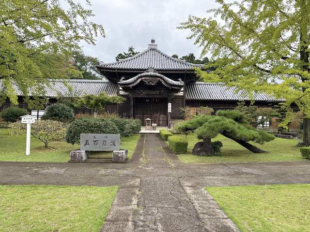 地蔵寺奥之院の五百羅漢堂の外観